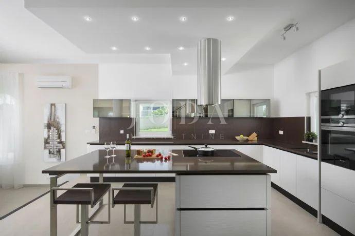 Hiša Labin, 360m2