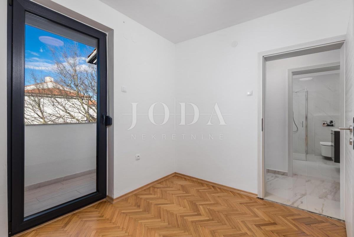 Trisobni apartma le 200 metrov od morja, Malinska