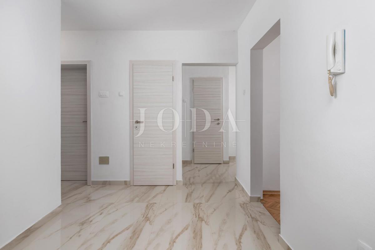 Trisobni apartma le 200 metrov od morja, Malinska