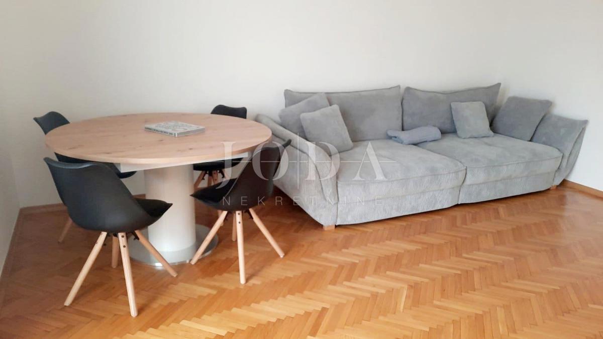 Trisobni apartma le 200 metrov od morja, Malinska