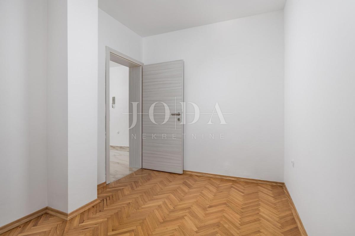 Trisobni apartma le 200 metrov od morja, Malinska