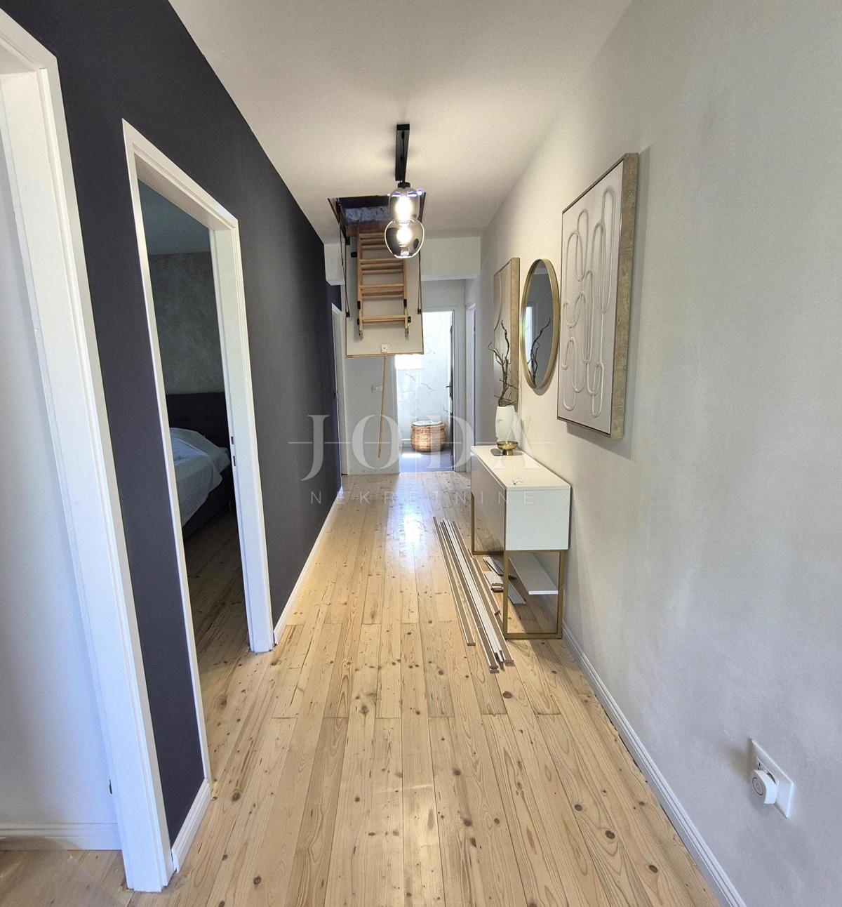 Hiša z bazenom v obnovi, otok Krk