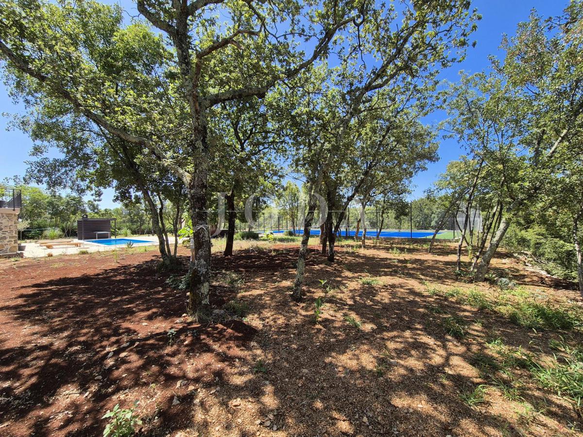 Hiša z bazenom v obnovi, otok Krk