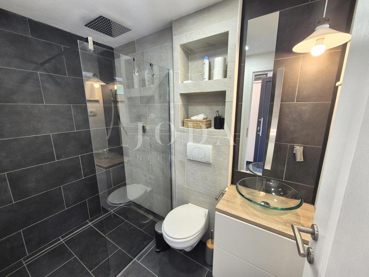 Hiša z bazenom v obnovi, otok Krk