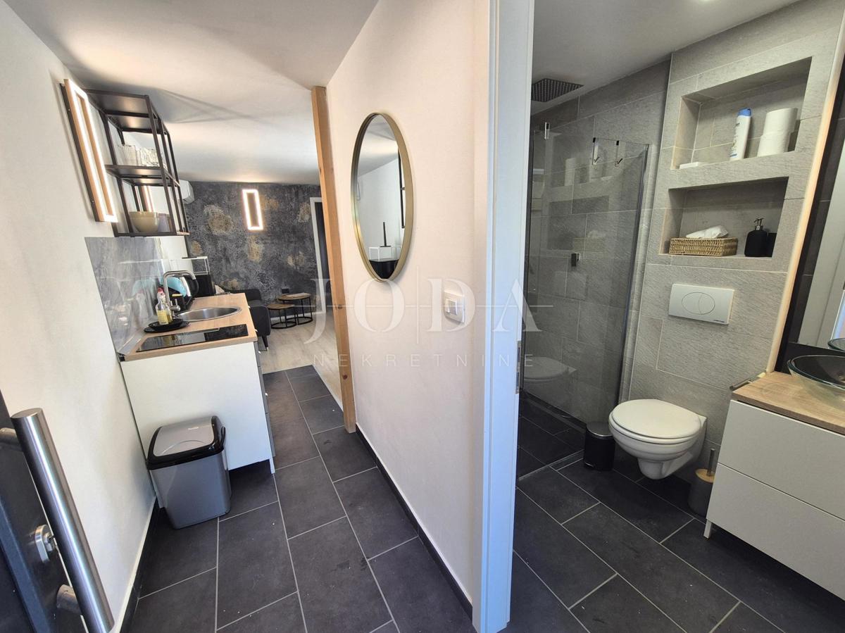 Hiša z bazenom v obnovi, otok Krk