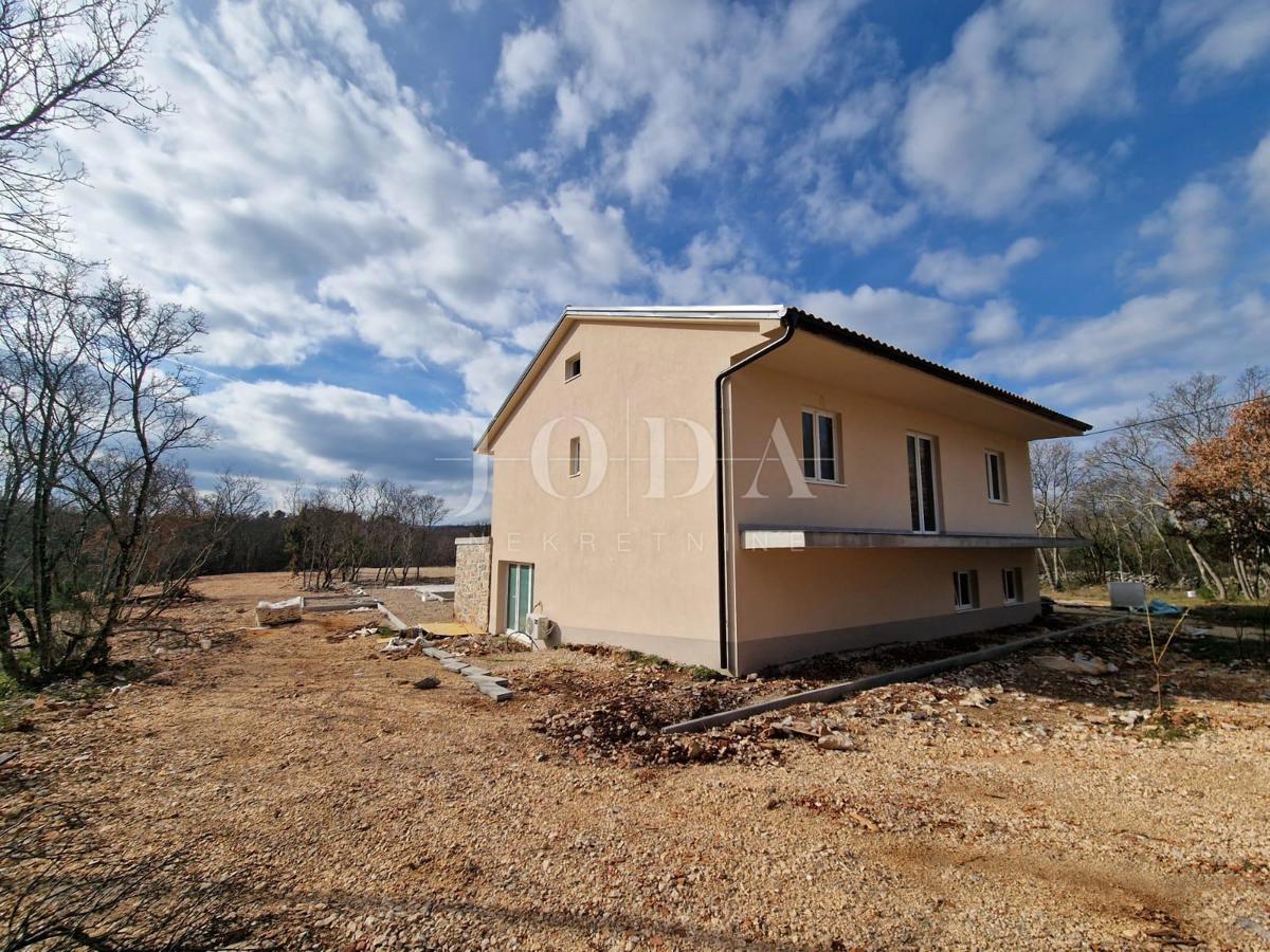 Hiša z bazenom v obnovi, otok Krk