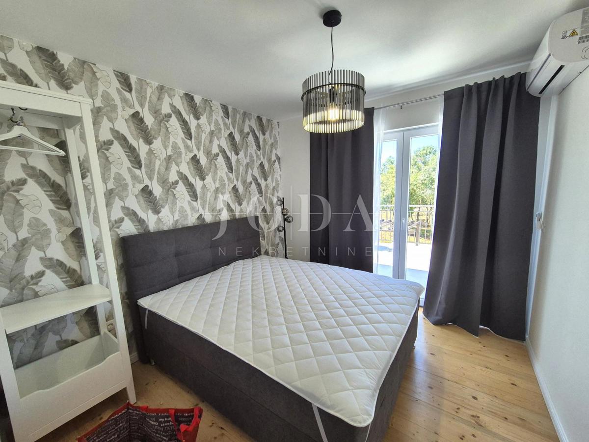 Hiša z bazenom v obnovi, otok Krk