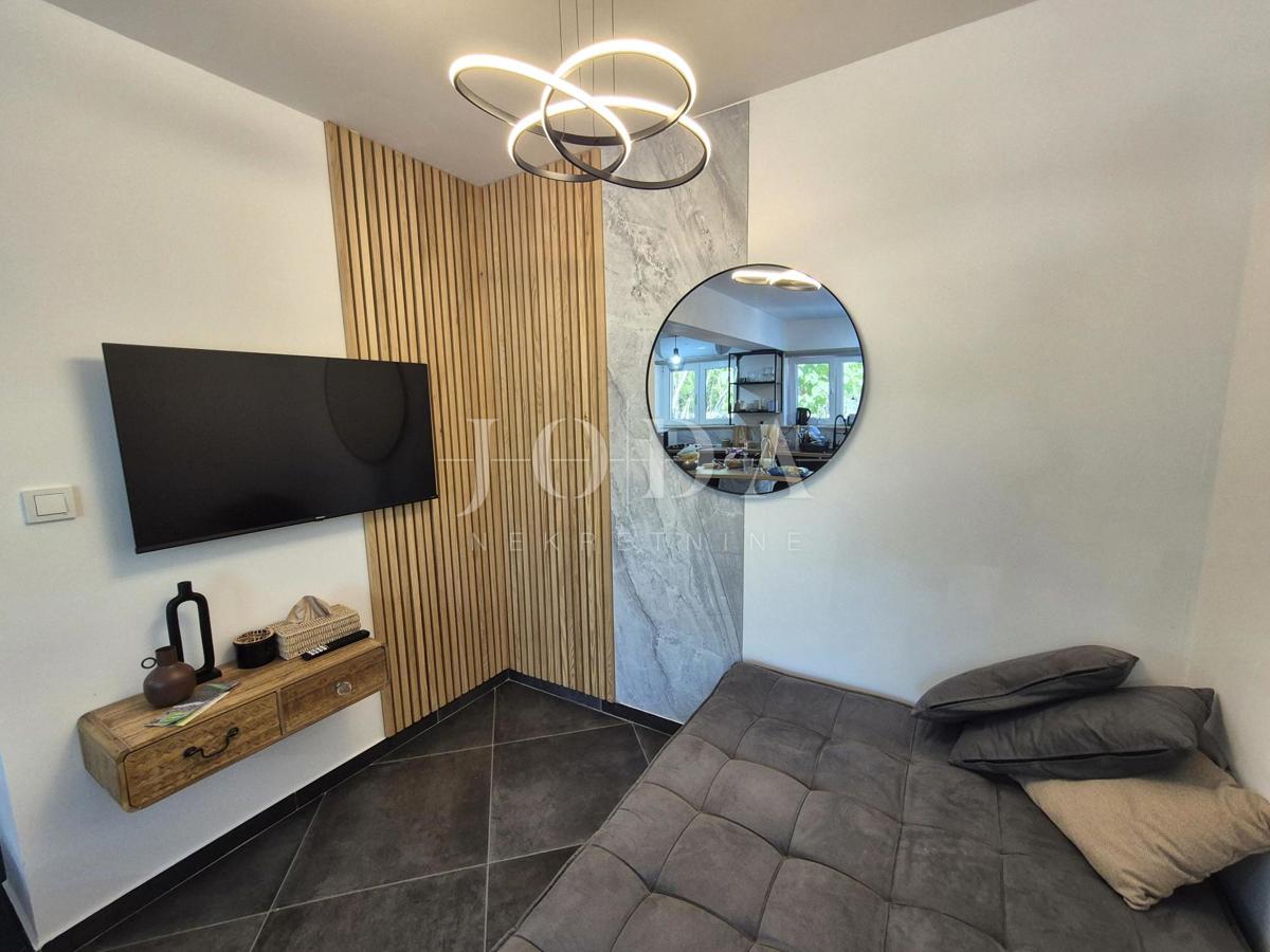 Hiša z bazenom v obnovi, otok Krk