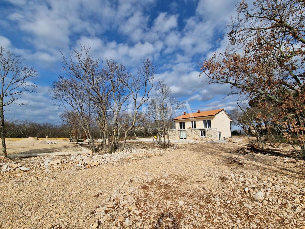 Hiša z bazenom v obnovi, otok Krk