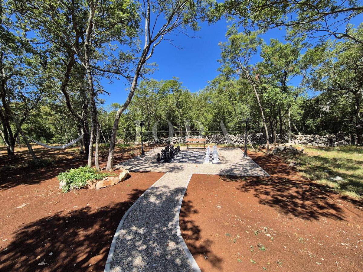 Hiša z bazenom v obnovi, otok Krk