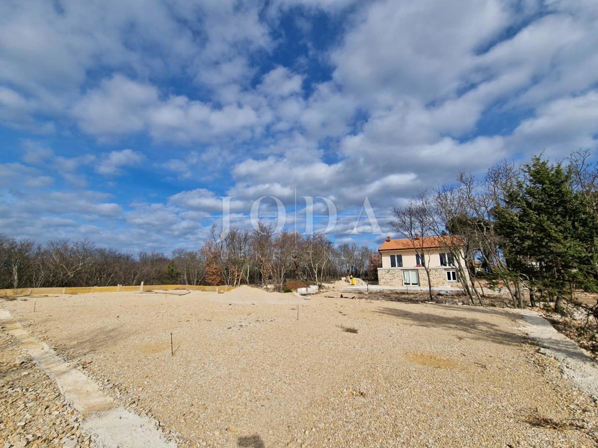Hiša z bazenom v obnovi, otok Krk