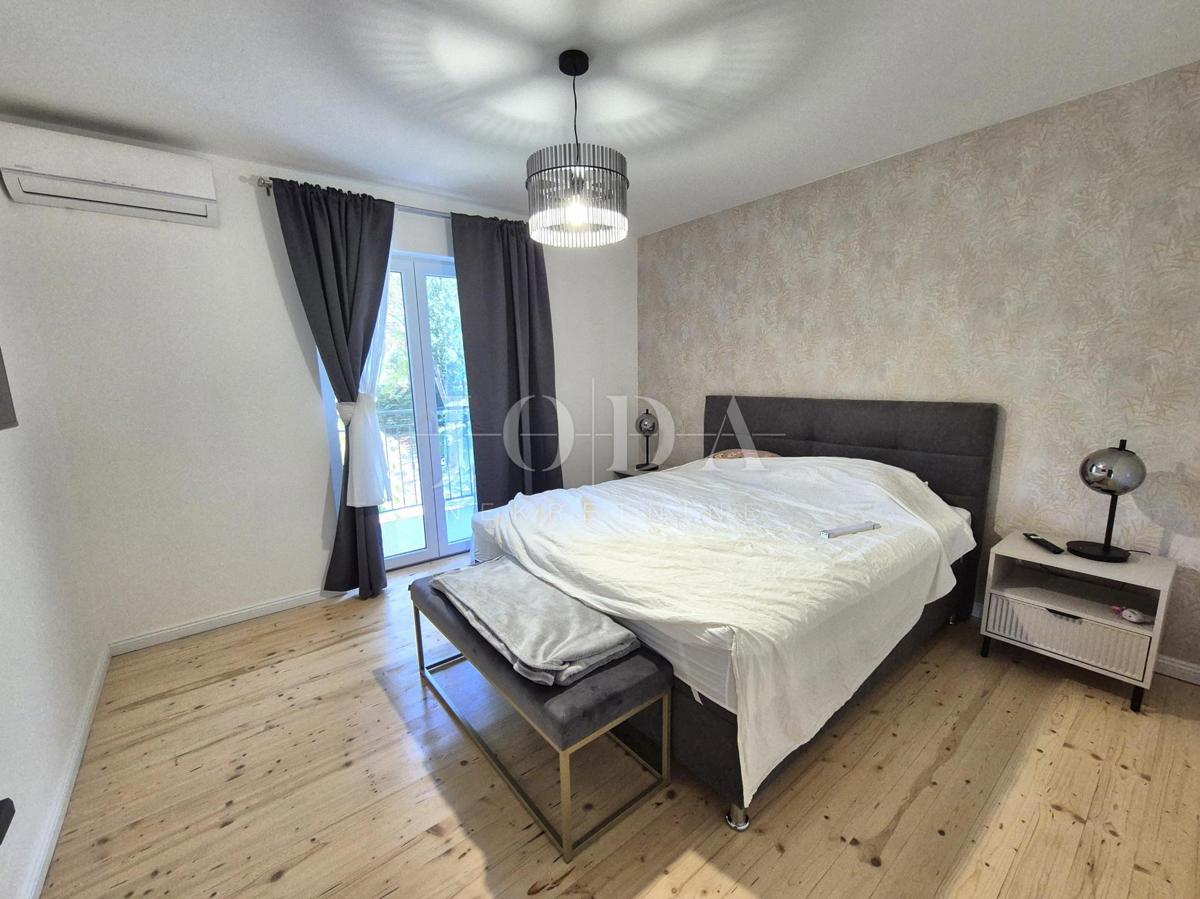 Hiša z bazenom v obnovi, otok Krk