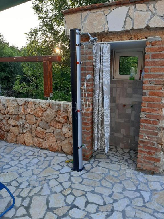 Samostojna hiša z ogrevanim bazenom, Dobrinj - otok Krk