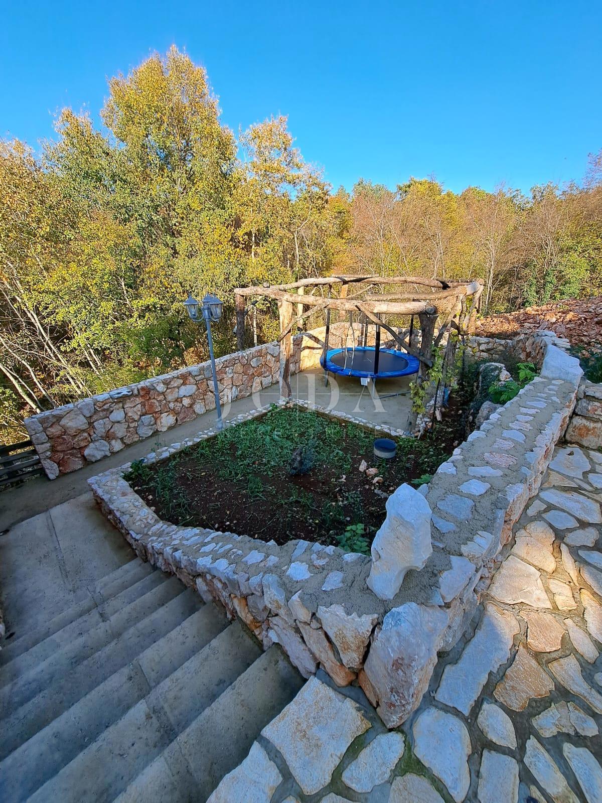 Samostojna hiša z ogrevanim bazenom, Dobrinj - otok Krk