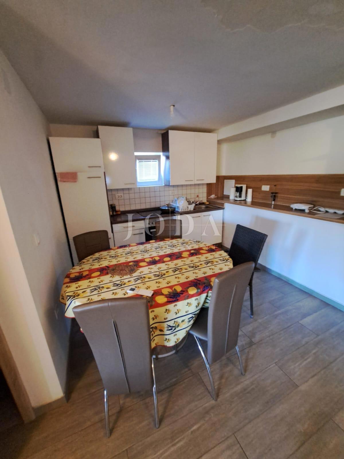 Samostojna hiša z ogrevanim bazenom, Dobrinj - otok Krk