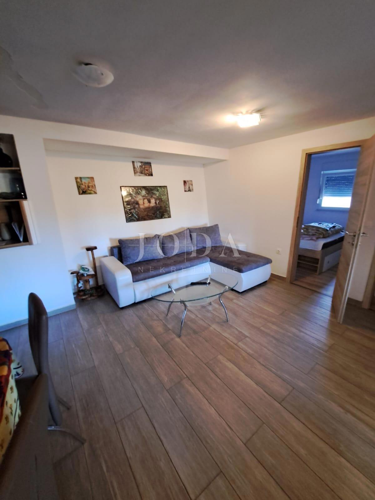 Samostojna hiša z ogrevanim bazenom, Dobrinj - otok Krk