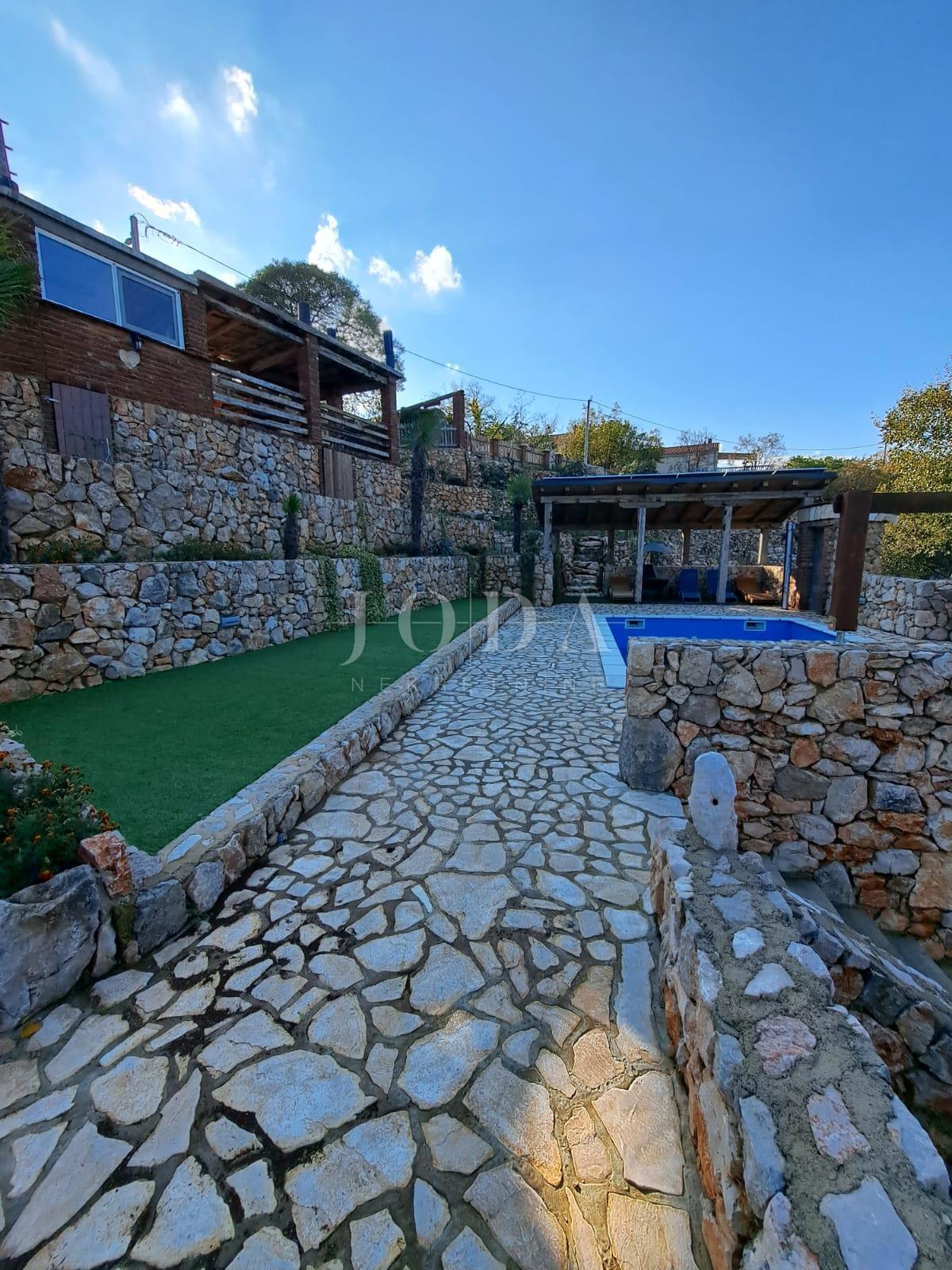 Samostojna hiša z ogrevanim bazenom, Dobrinj - otok Krk
