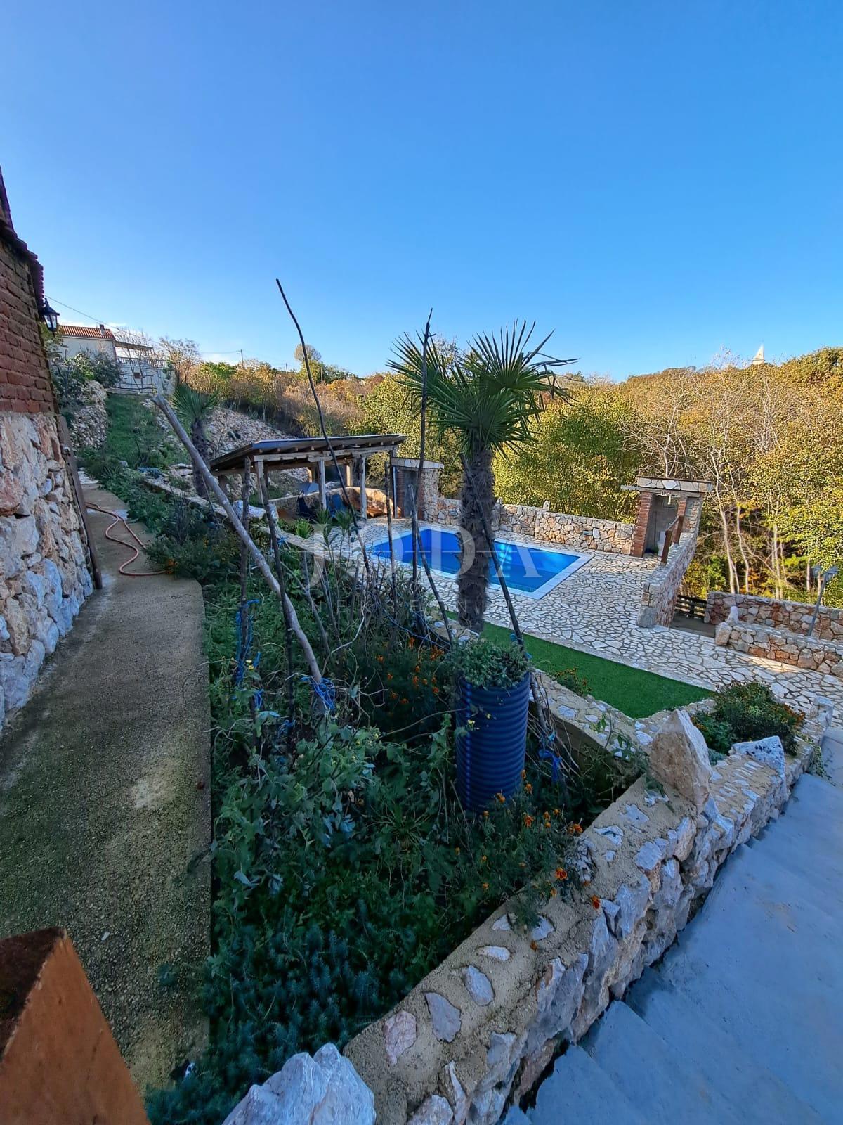 Samostojna hiša z ogrevanim bazenom, Dobrinj - otok Krk