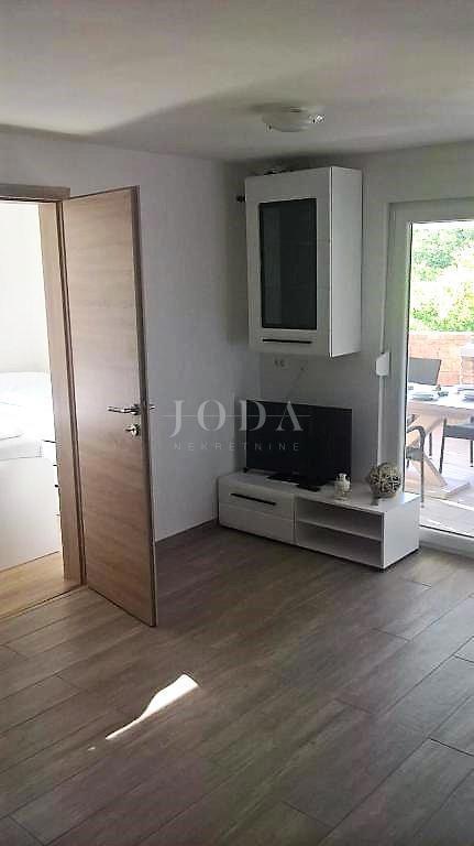 Samostojna hiša z ogrevanim bazenom, Dobrinj - otok Krk