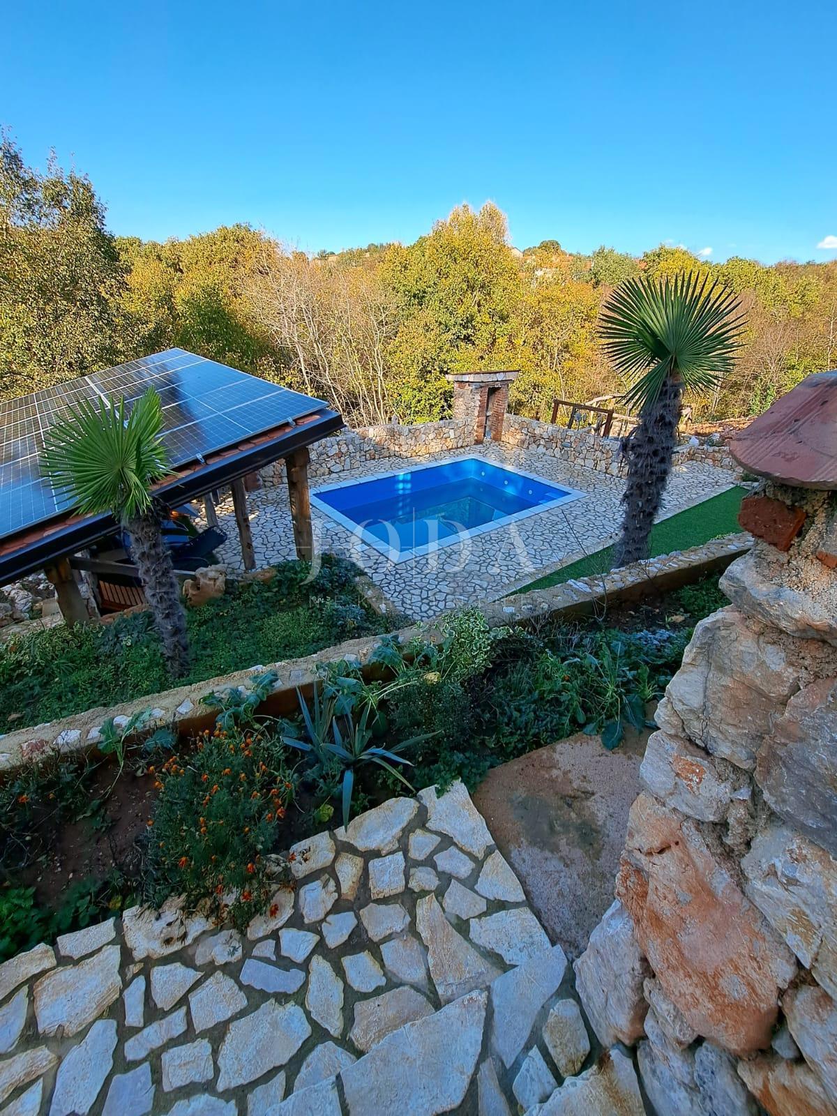 Samostojna hiša z ogrevanim bazenom, Dobrinj - otok Krk