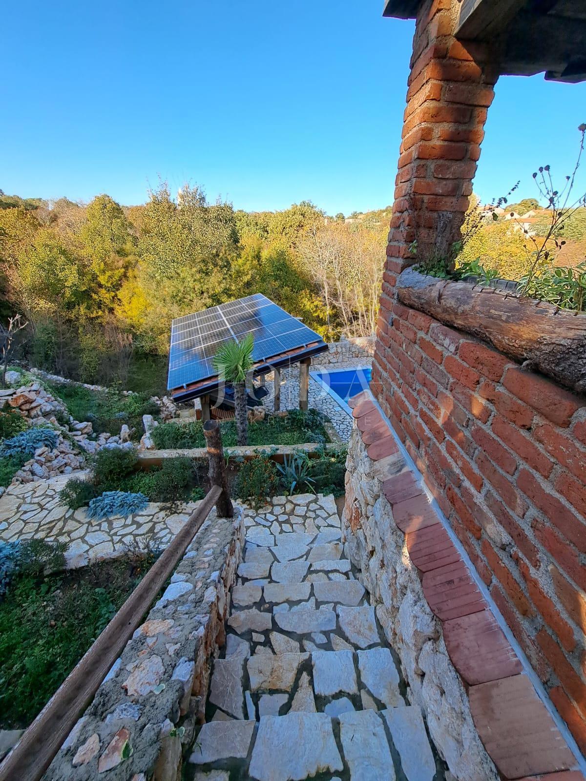 Samostojna hiša z ogrevanim bazenom, Dobrinj - otok Krk