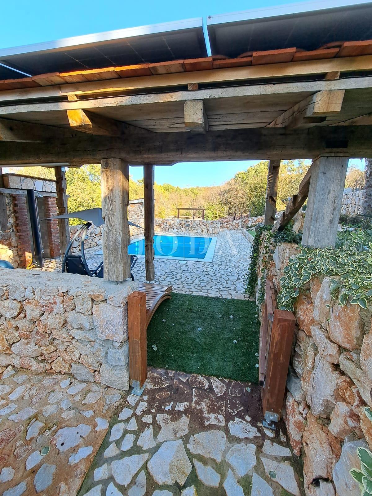 Samostojna hiša z ogrevanim bazenom, Dobrinj - otok Krk