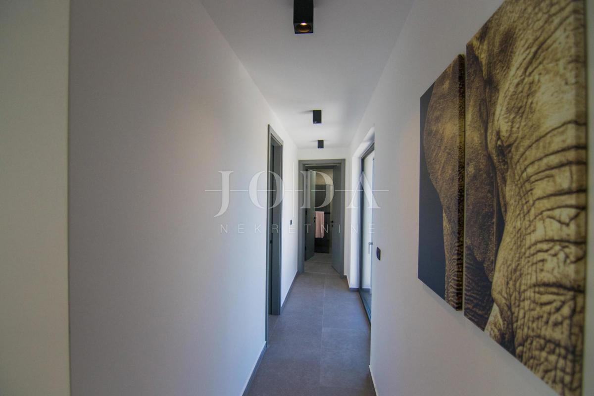 Nova moderna hiša - okolica mesta Krk