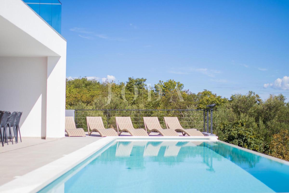 Nova moderna hiša - okolica mesta Krk