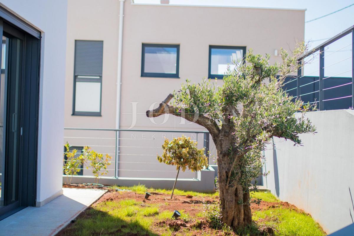 Nova moderna hiša - okolica mesta Krk