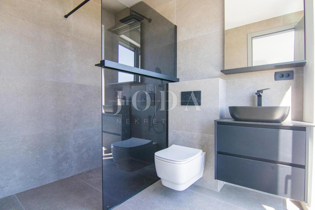 Nova moderna hiša - okolica mesta Krk