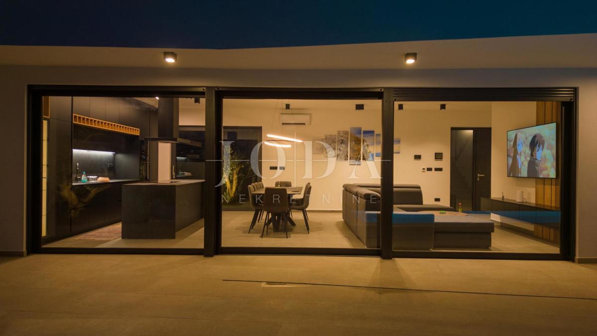 Nova moderna hiša - okolica mesta Krk