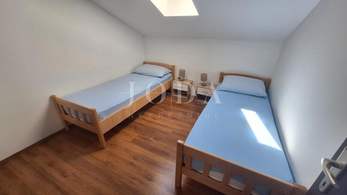 Otok Krk, Malinska, apartmajska hiša s pogledom na morje