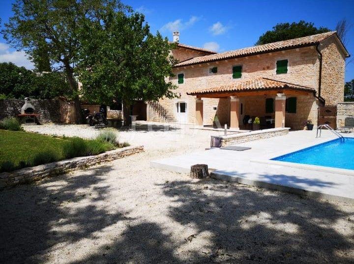 Hiša Krničari, Žminj, 220m2