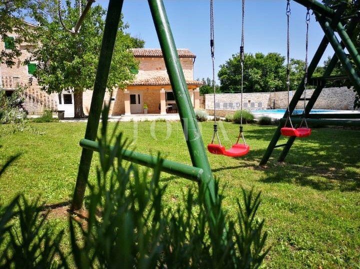 Hiša Krničari, Žminj, 220m2