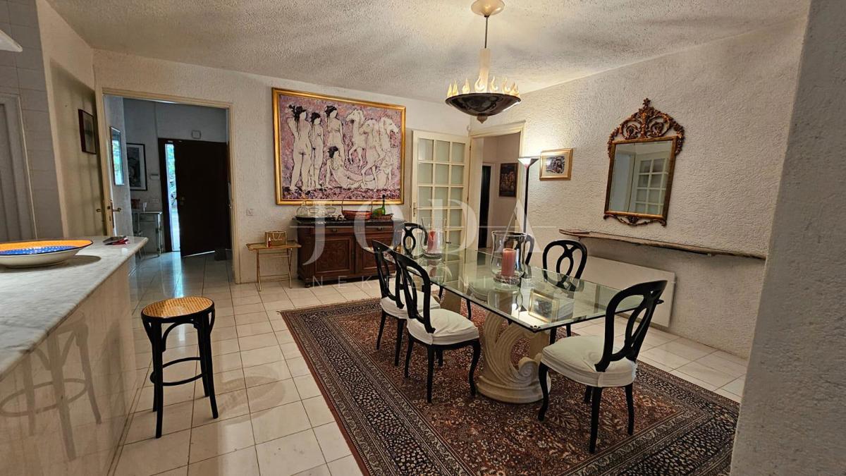 2 vili z bazenom + pisarniški prostor na eni parceli 2.700 m2