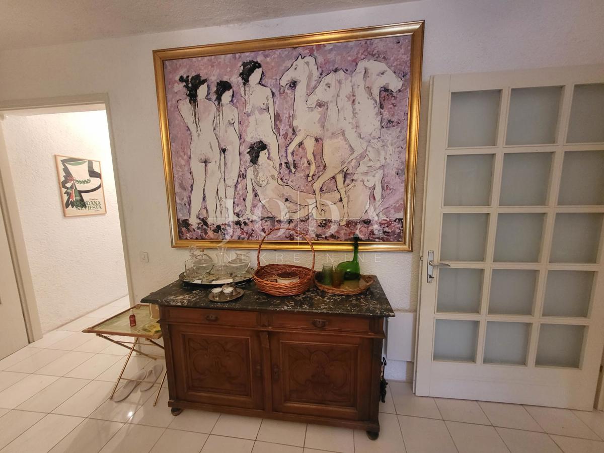 2 vili z bazenom + pisarniški prostor na eni parceli 2.700 m2