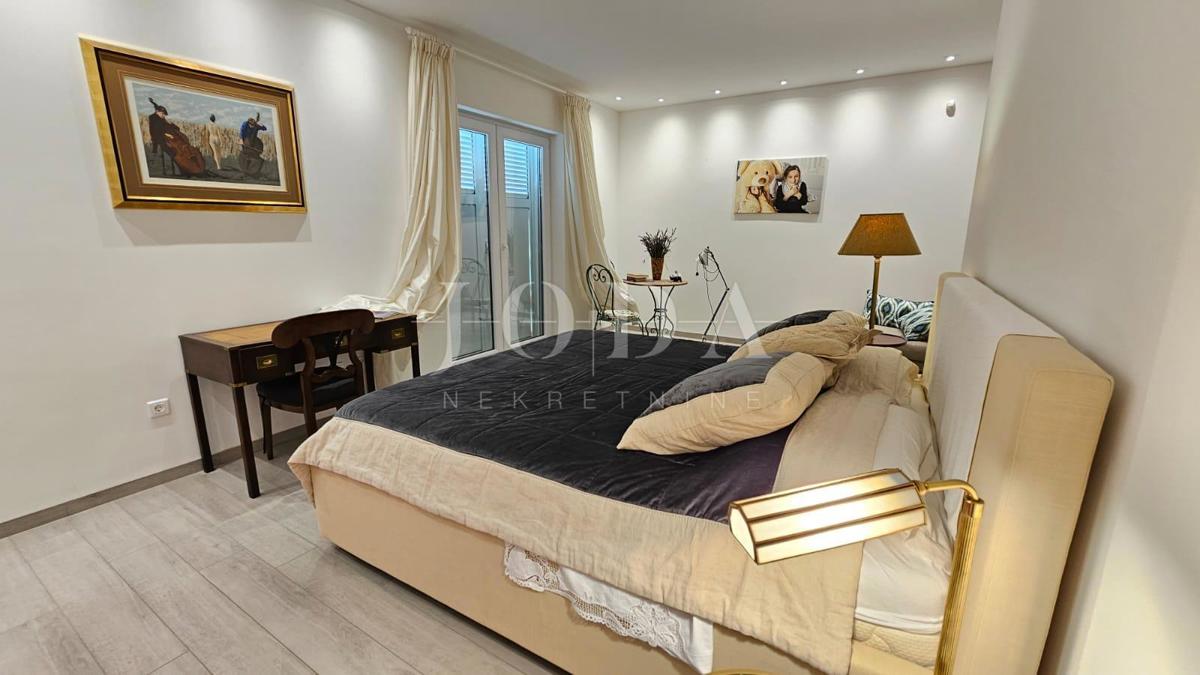 2 vili z bazenom + pisarniški prostor na eni parceli 2.700 m2