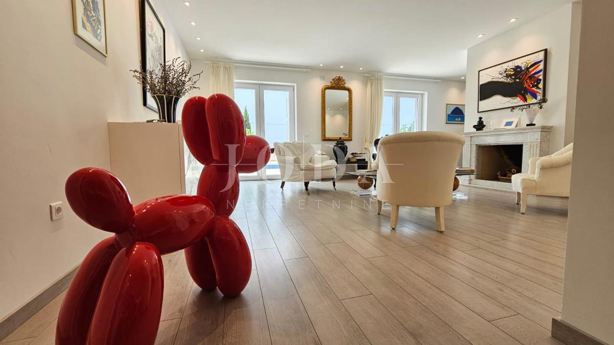 2 vili z bazenom + pisarniški prostor na eni parceli 2.700 m2