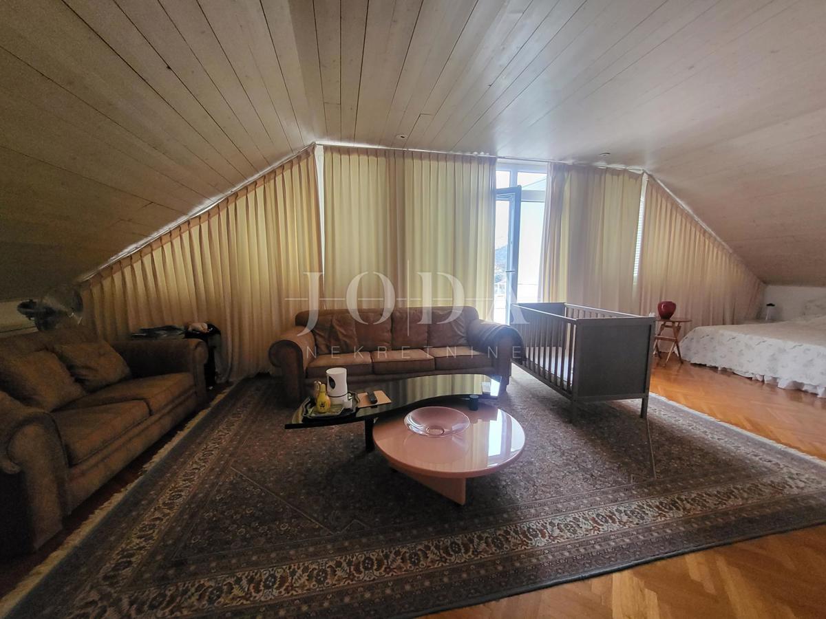 2 vili z bazenom + pisarniški prostor na eni parceli 2.700 m2