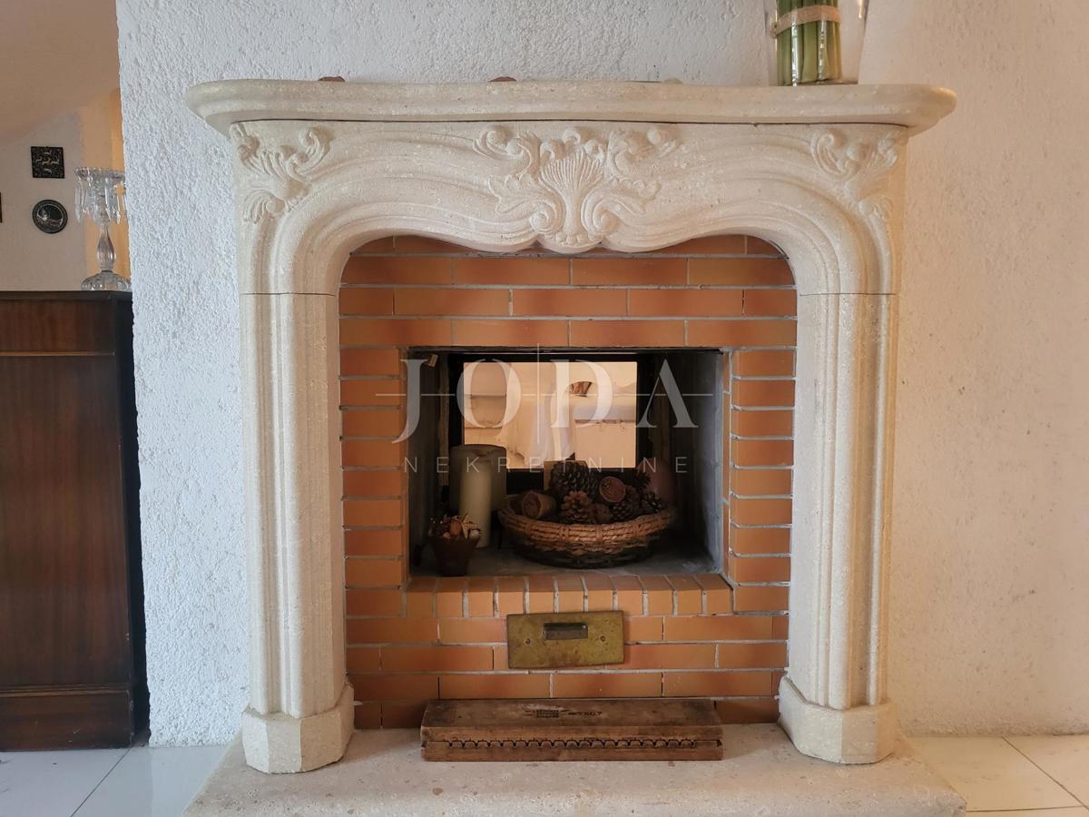 2 vili z bazenom + pisarniški prostor na eni parceli 2.700 m2