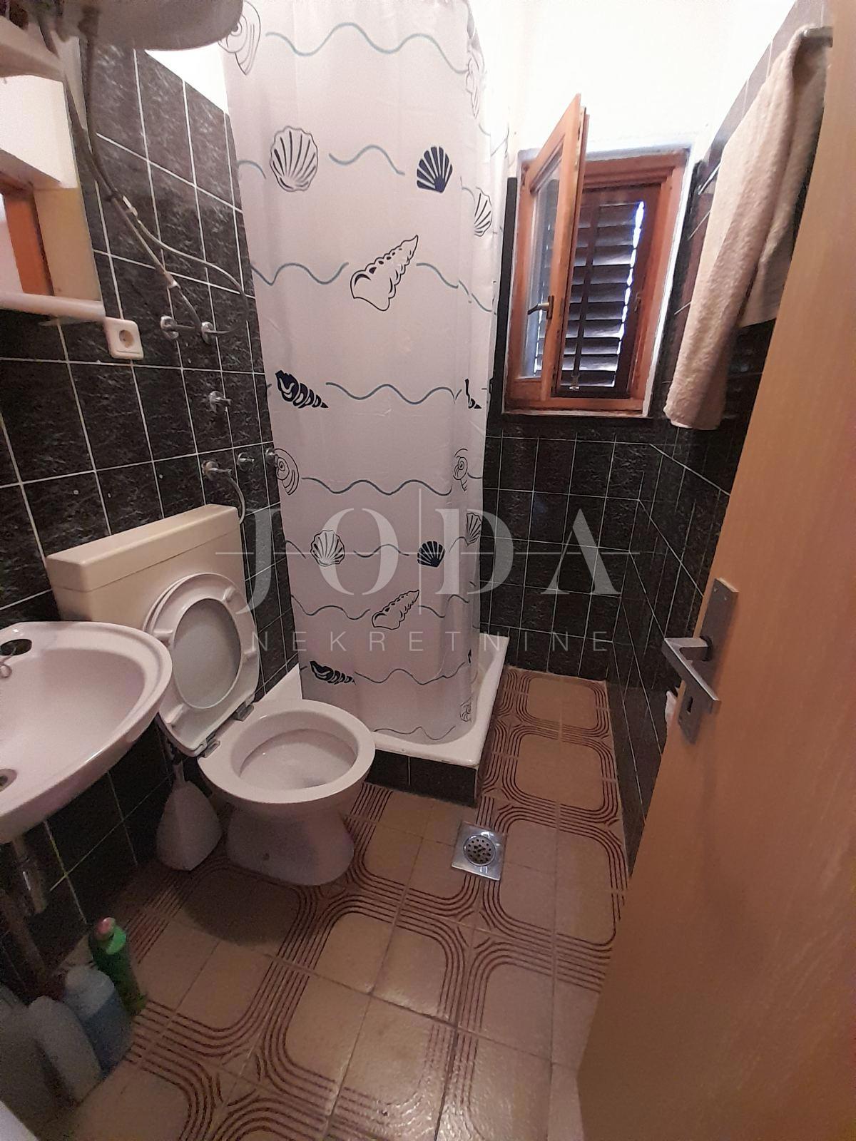 Hiša Cesarica, Karlobag, 104m2