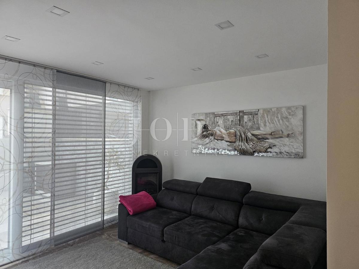 Apartma z vrtom v bližini plaže, Njivice