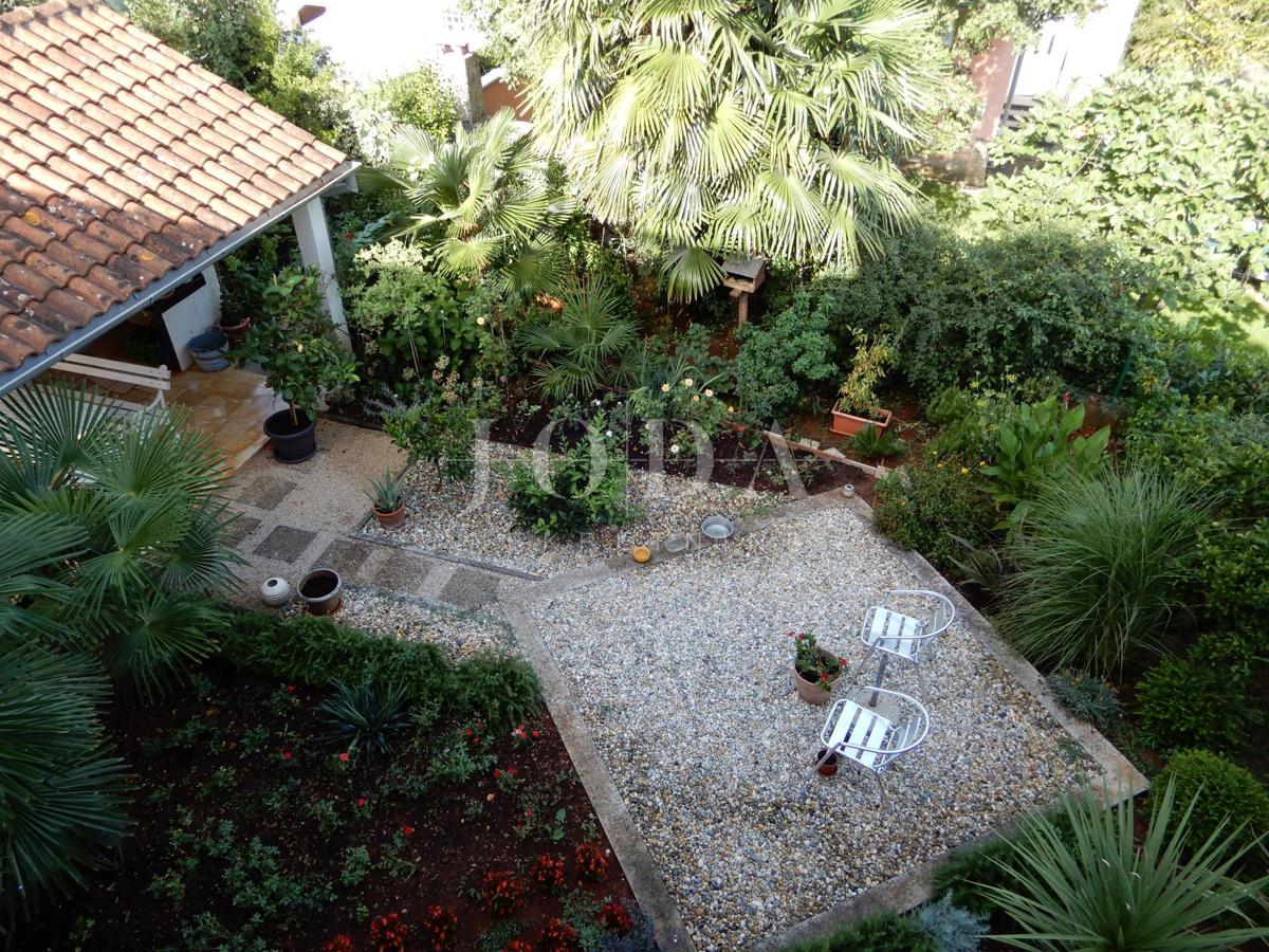 Prostorna hiša s 4 apartmaji - Malinska