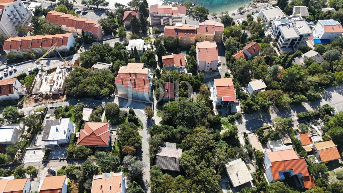 Dvonadstropno stanovanje v Crikvenici v bližini morja