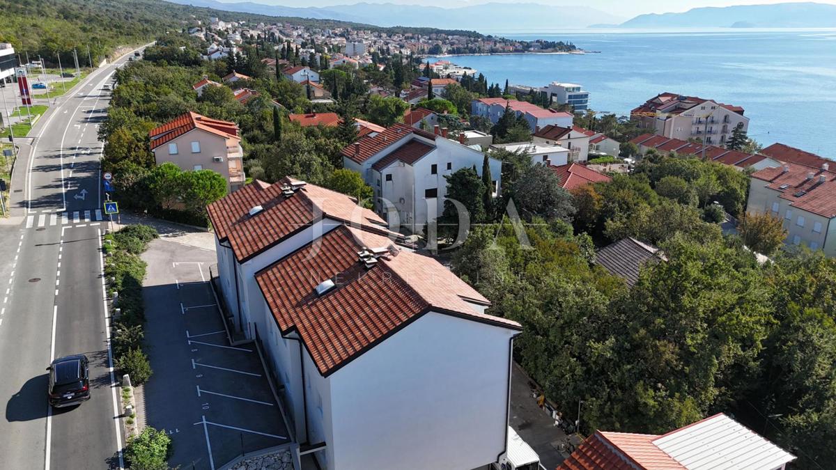 Dvonadstropno stanovanje v Crikvenici v bližini morja