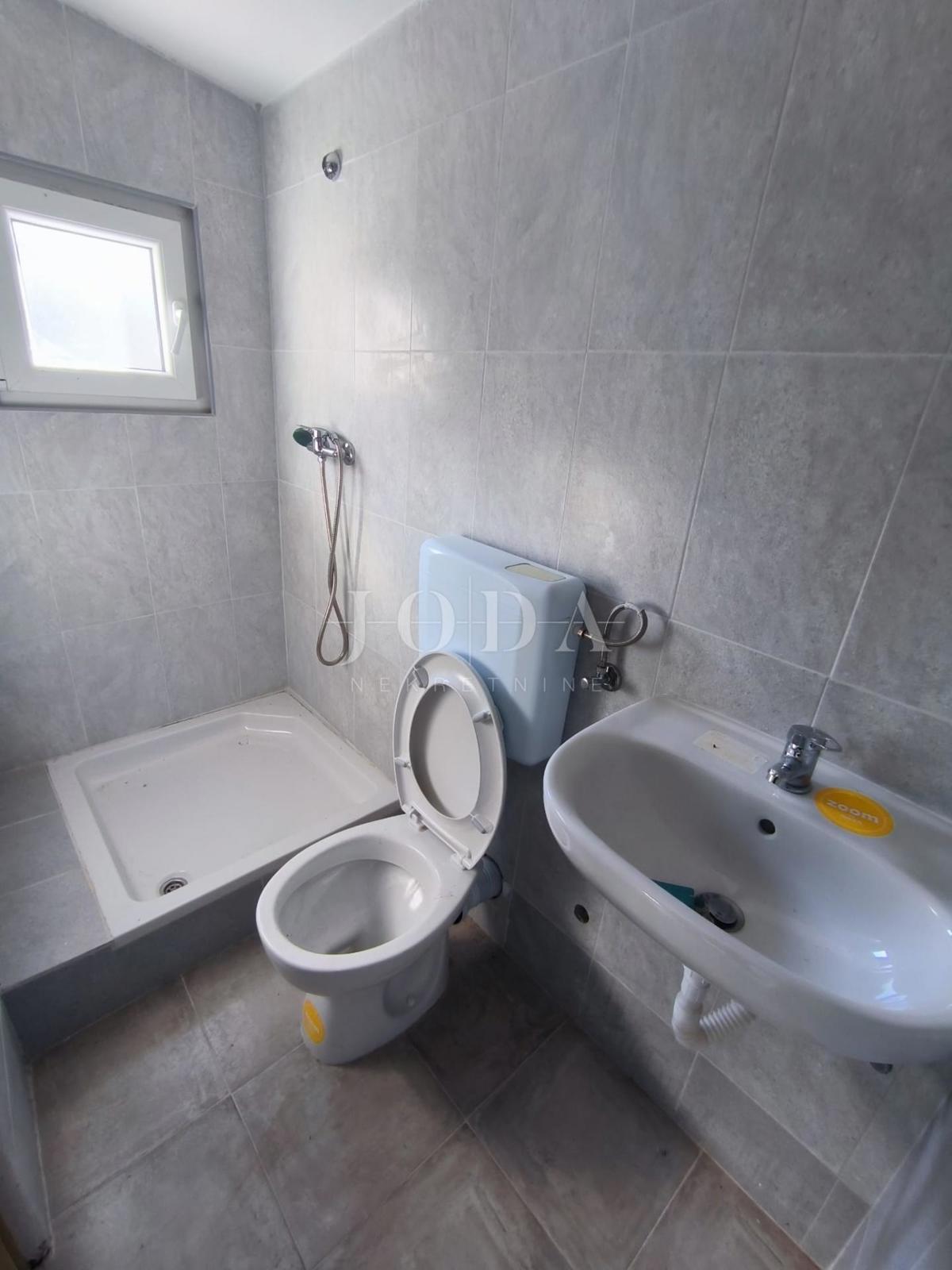 Stanovanje Karlobag, 61m2