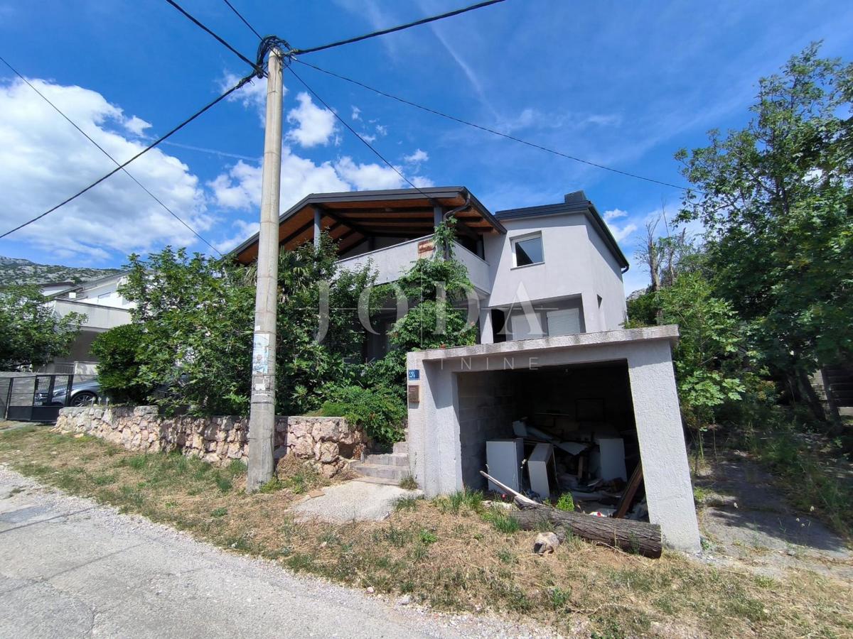Stanovanje Karlobag, 61m2
