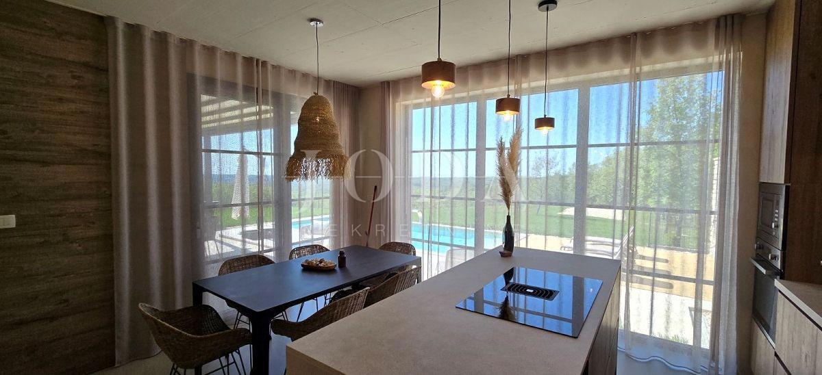 Hiša Karojba, 150m2