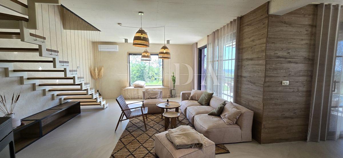 Hiša Karojba, 150m2