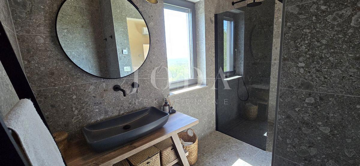 Hiša Karojba, 150m2